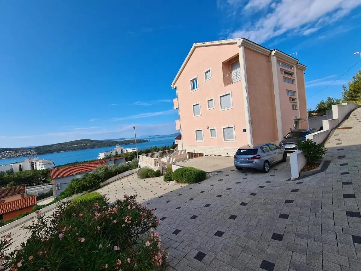 Villa Luciana تروغير شقة