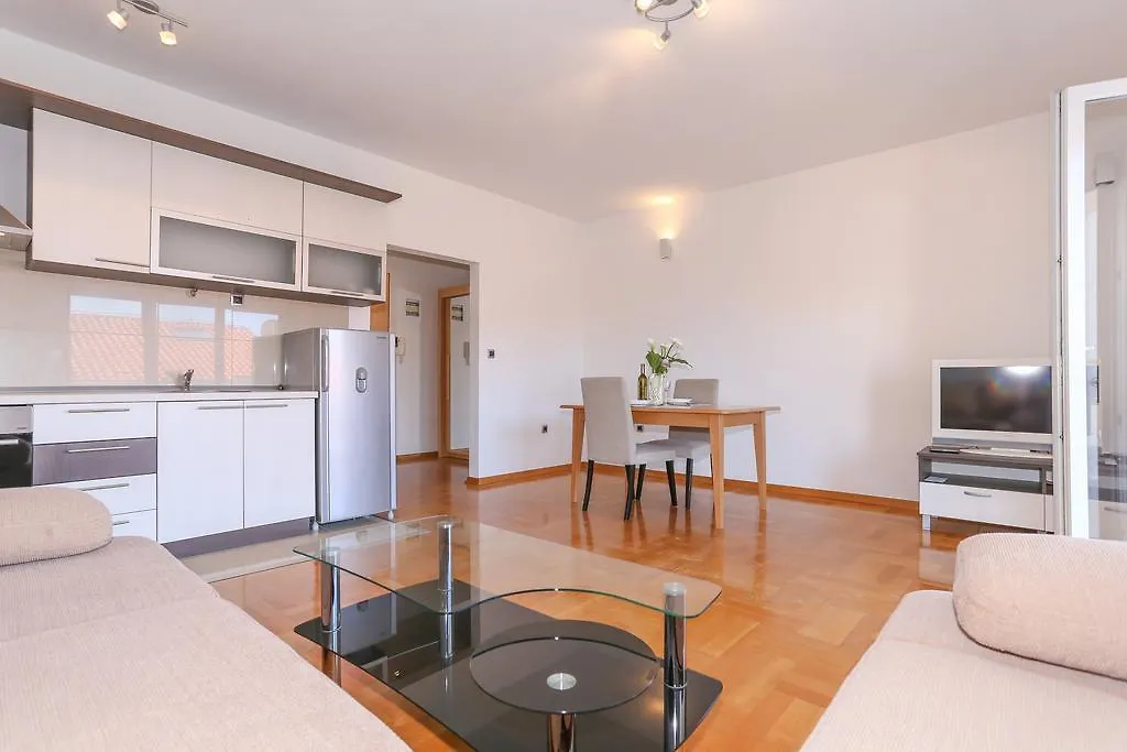 Villa Luciana Trogir 0*,  Croatia