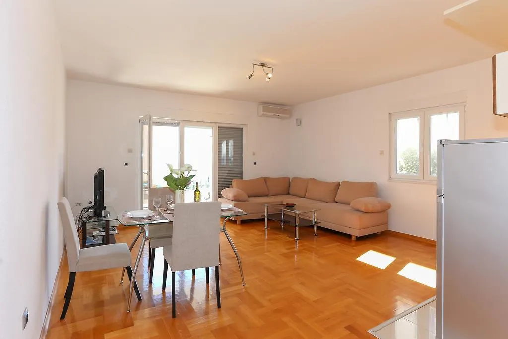 Villa Luciana Trogir 0*,