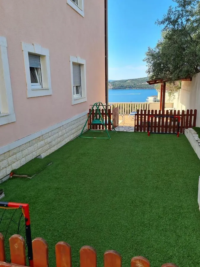 Villa Luciana Trogir 0*,  Croacia