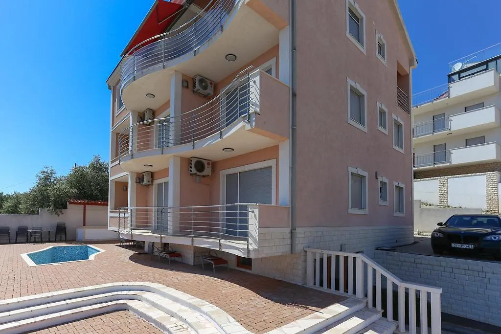 Villa Luciana Trogir 0*,