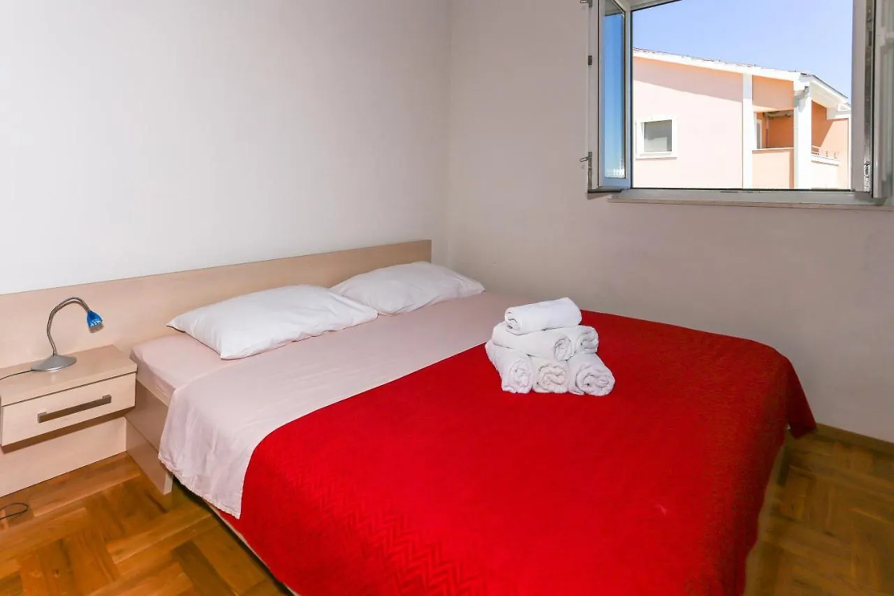 Villa Luciana Trogir 0*,